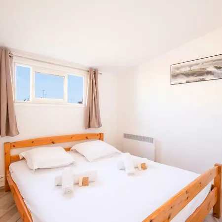 Spacious Two-bedroom In A Typical Old Alley Apartman *