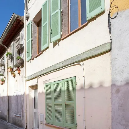 Spacious Two-bedroom In A Typical Old Alley