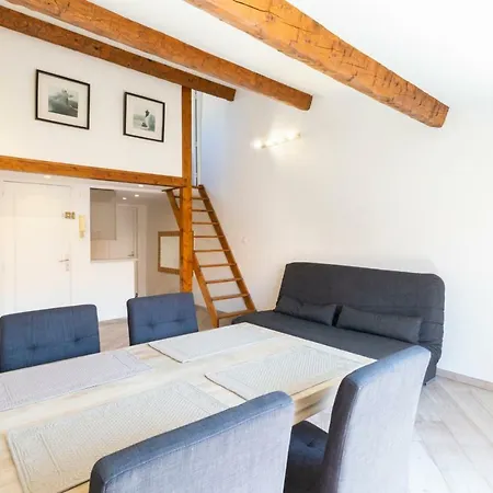 Spacious Two-bedroom In A Typical Old Alley Apartment Antibes