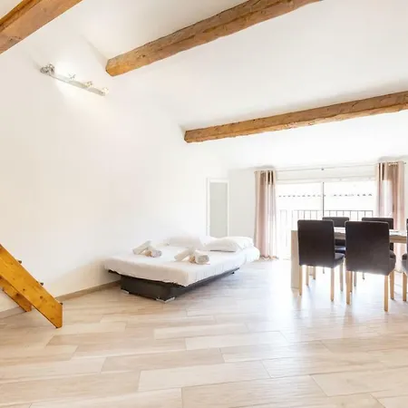 Apartman Spacious Two-bedroom In A Typical Old Alley *